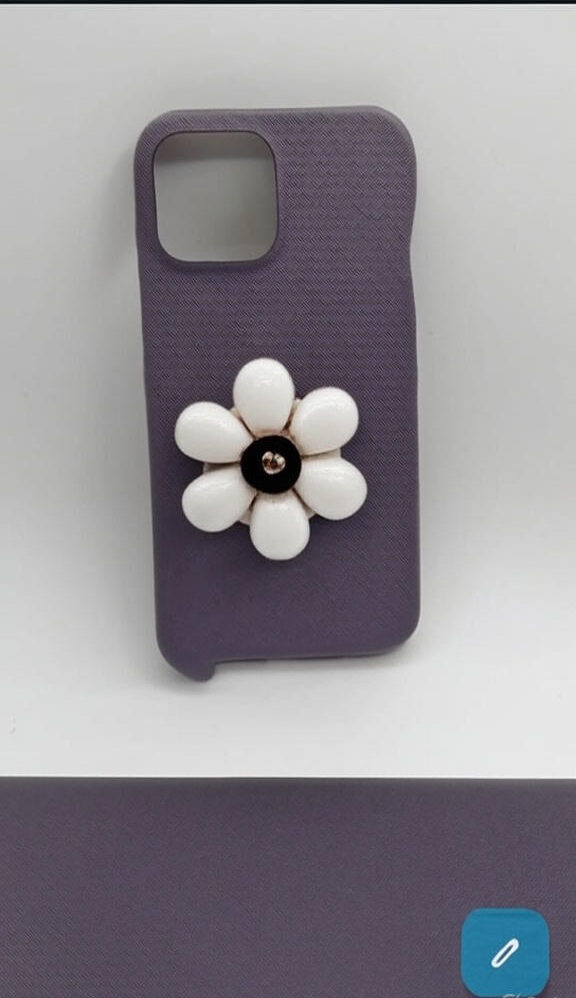 Minimal iphone case with pop socket